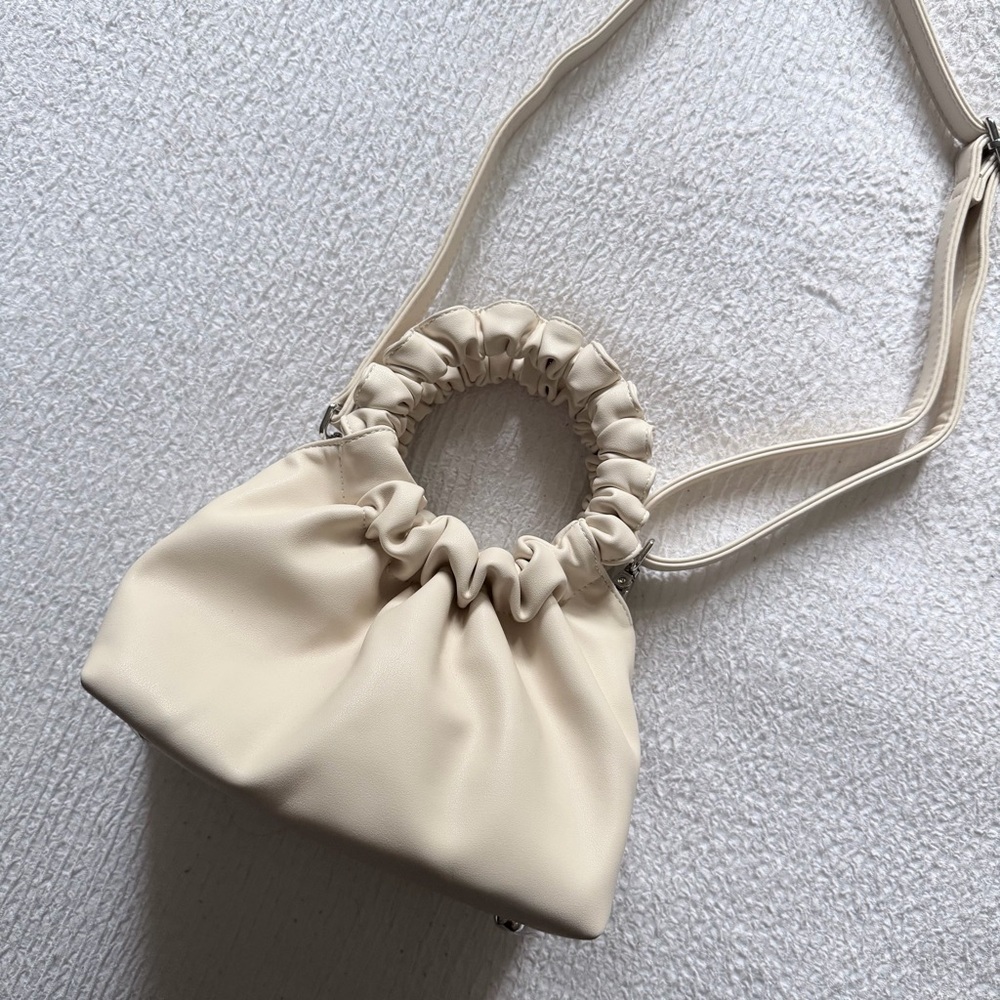 Verafied Ruched Handle Crossbody Bag in Cream